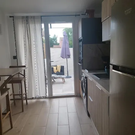 Lumineux Avec Grande Terrasse Ensoleillee מנוסק
